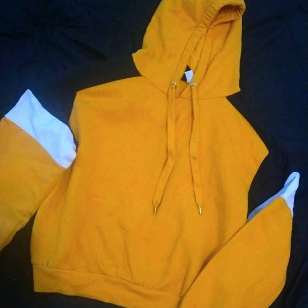 Yellow cropped hoodie/sweatshirt